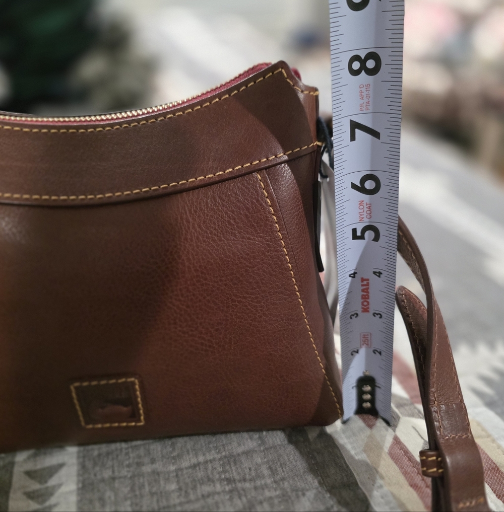 Dooney And Bourke Cossbody. - Picture 10 of 11